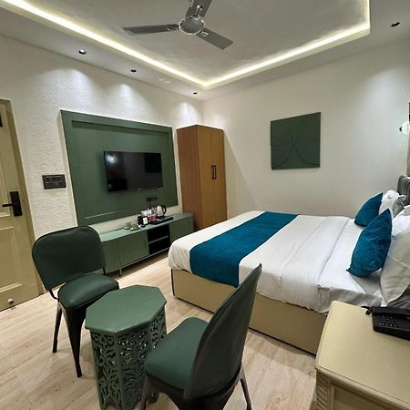 Divine Hotel Karnāl Εξωτερικό φωτογραφία