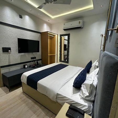 Divine Hotel Karnāl Εξωτερικό φωτογραφία