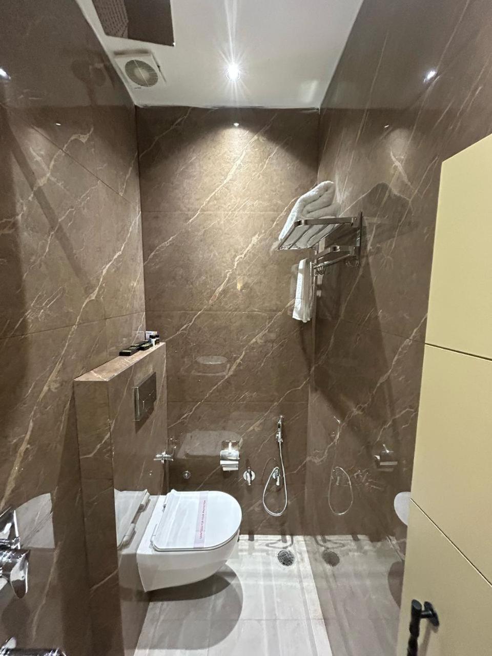 Divine Hotel Karnāl Εξωτερικό φωτογραφία