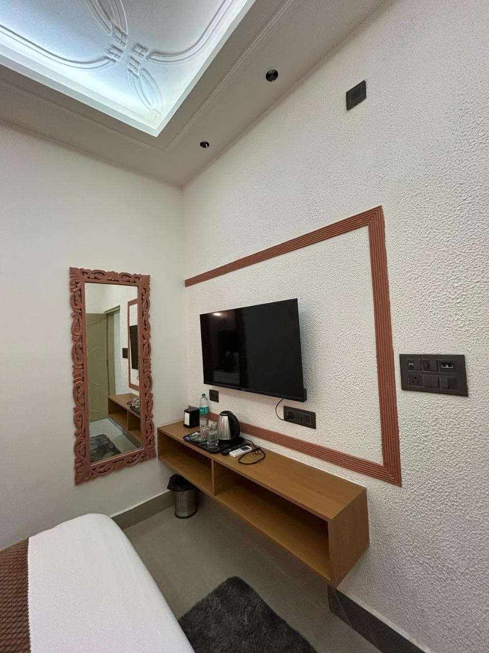 Divine Hotel Karnāl Εξωτερικό φωτογραφία