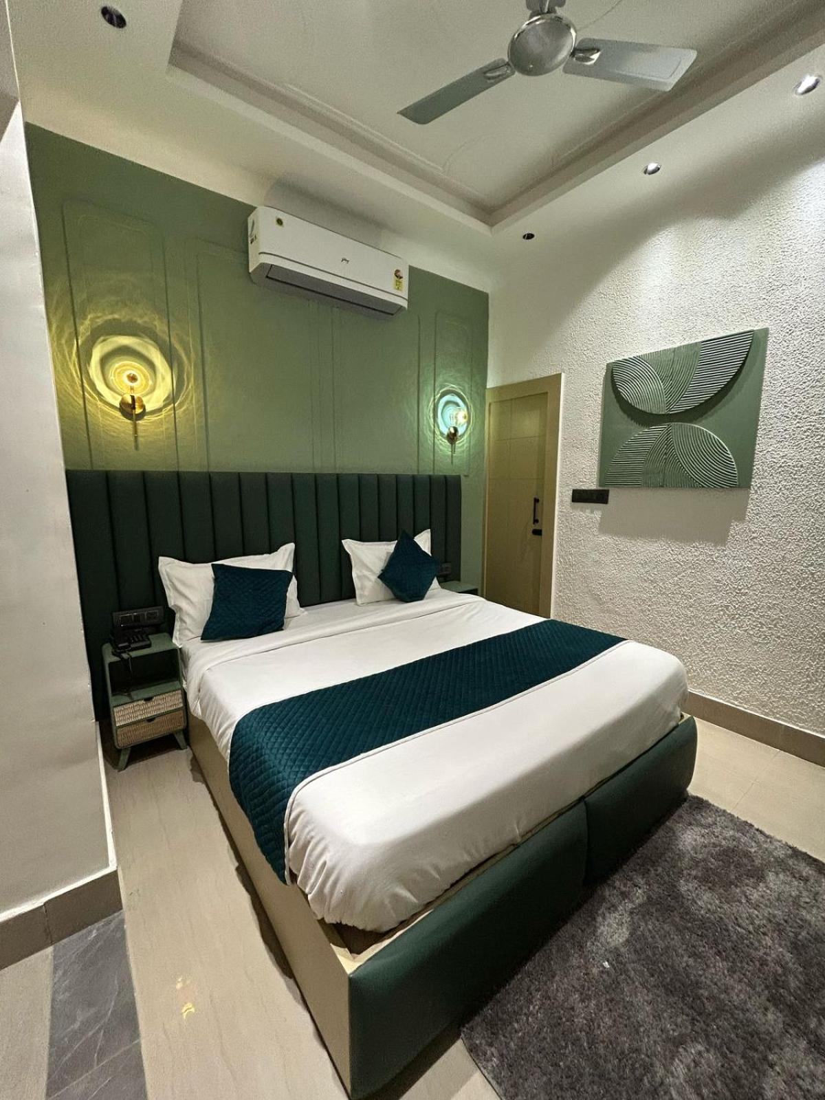 Divine Hotel Karnāl Εξωτερικό φωτογραφία