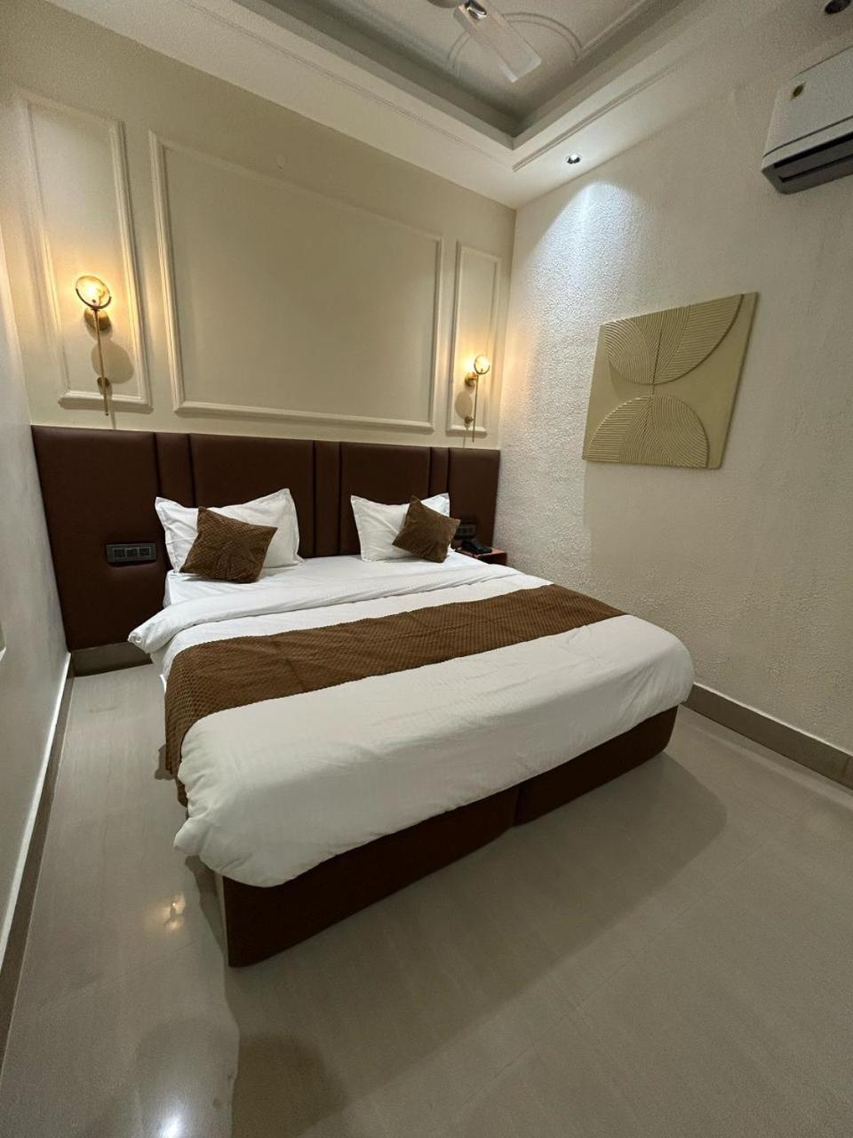 Divine Hotel Karnāl Εξωτερικό φωτογραφία