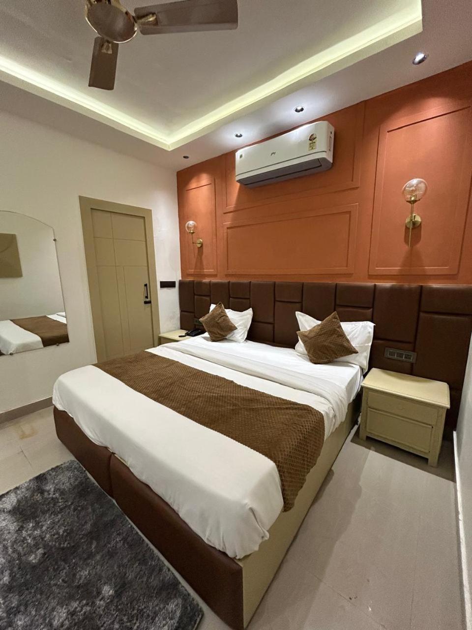 Divine Hotel Karnāl Εξωτερικό φωτογραφία