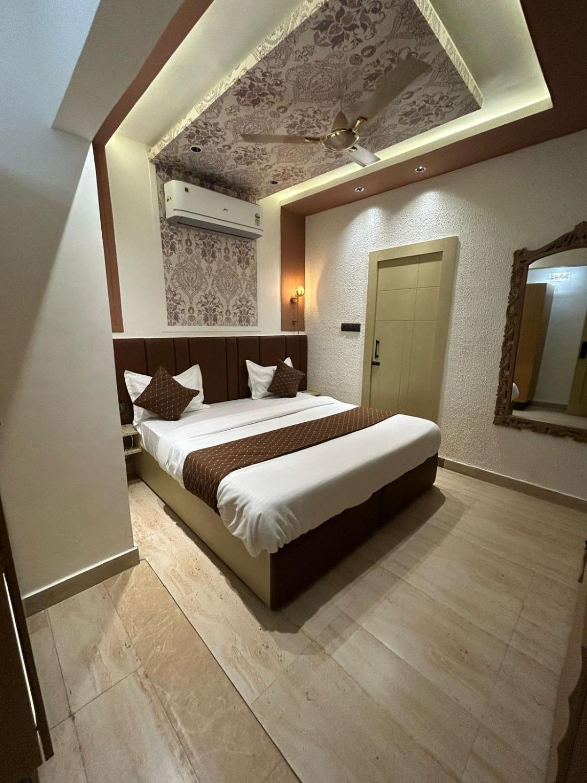 Divine Hotel Karnāl Εξωτερικό φωτογραφία