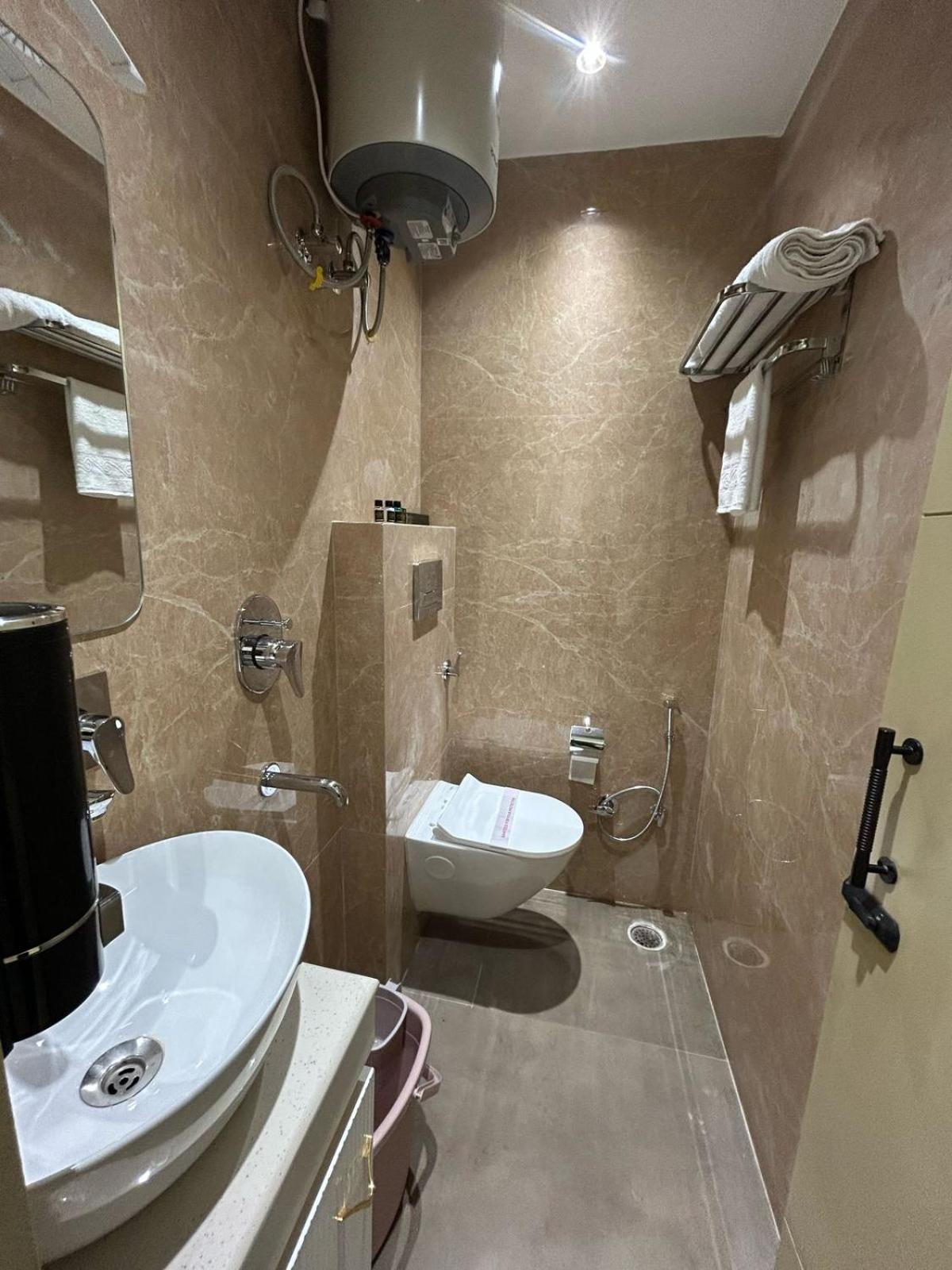 Divine Hotel Karnāl Εξωτερικό φωτογραφία