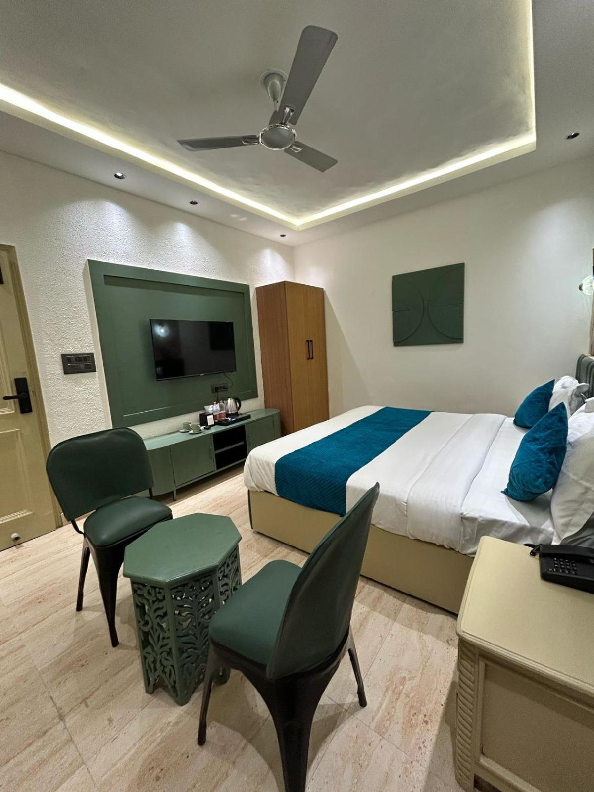 Divine Hotel Karnāl Εξωτερικό φωτογραφία