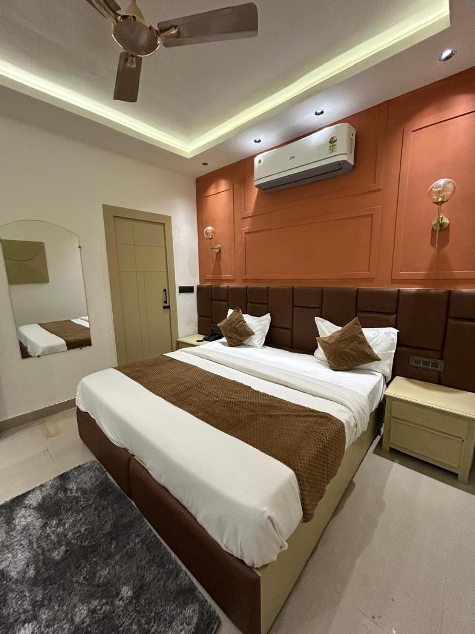 Divine Hotel Karnāl Εξωτερικό φωτογραφία