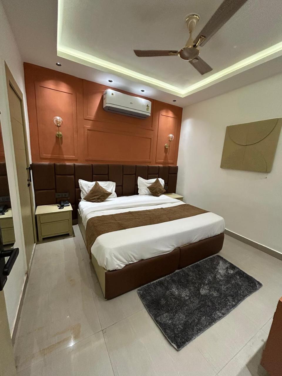 Divine Hotel Karnāl Εξωτερικό φωτογραφία