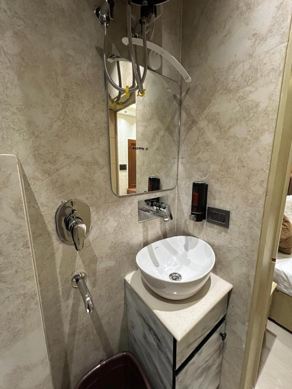 Divine Hotel Karnāl Εξωτερικό φωτογραφία