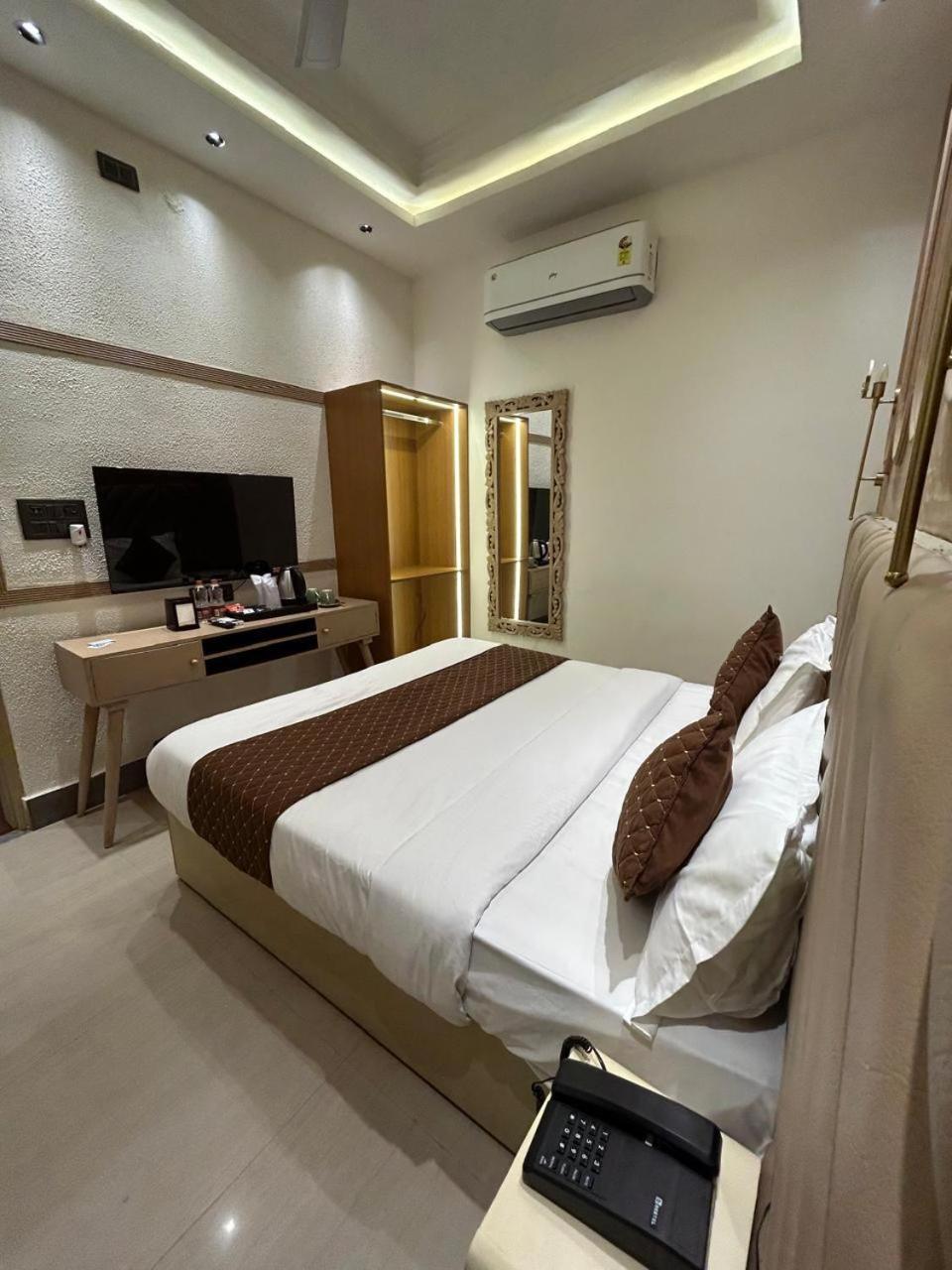 Divine Hotel Karnāl Εξωτερικό φωτογραφία