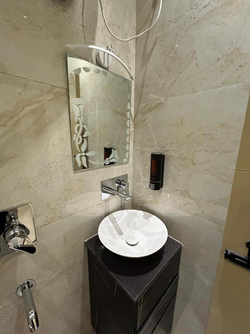 Divine Hotel Karnāl Εξωτερικό φωτογραφία