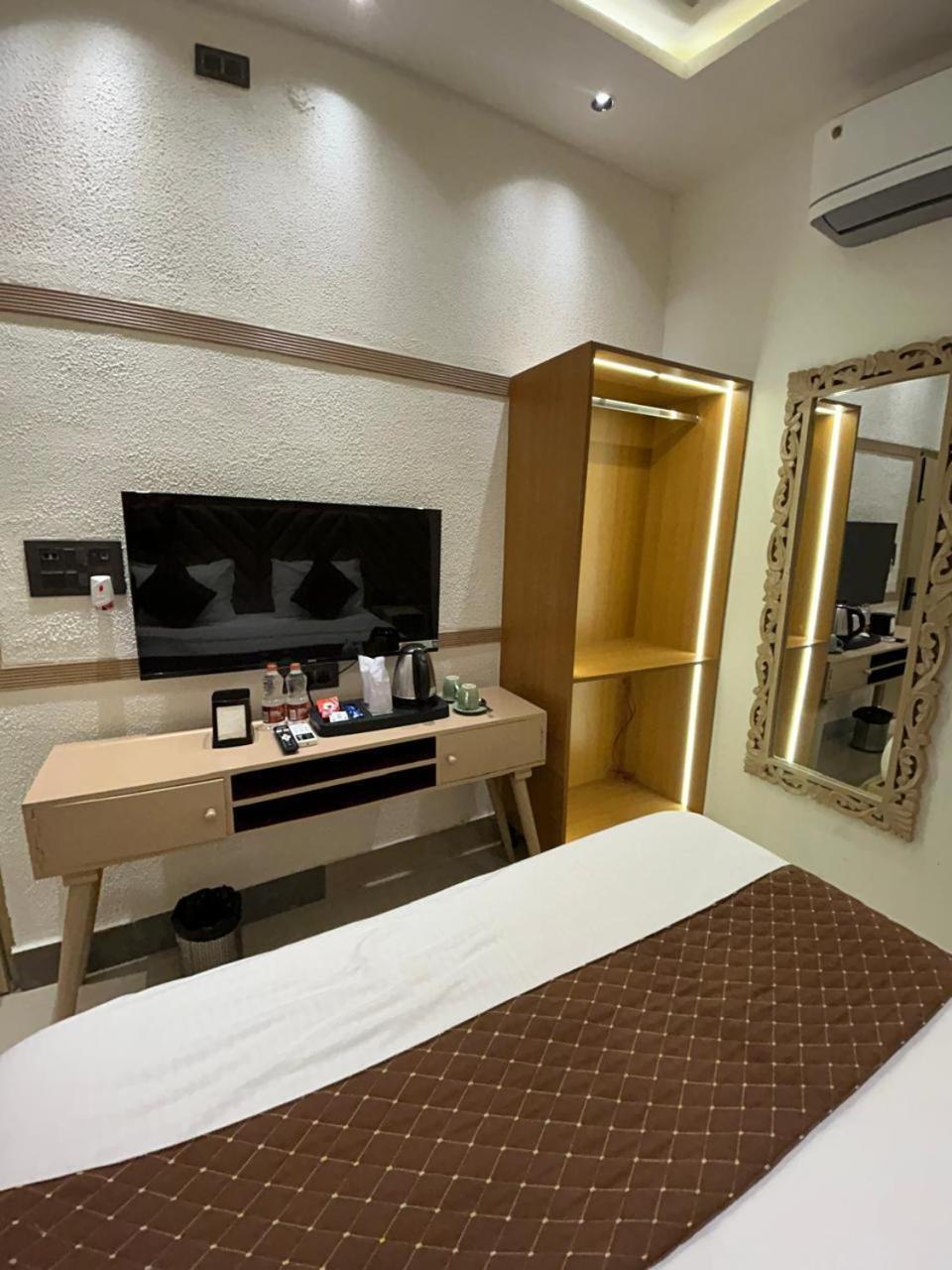 Divine Hotel Karnāl Εξωτερικό φωτογραφία